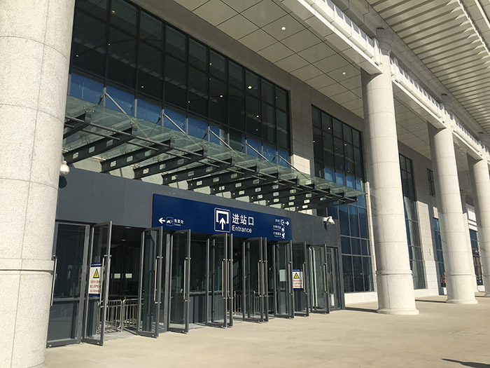 全國、省市政協(xié)委員體驗(yàn)蘭渝鐵路、視察階州廣場
