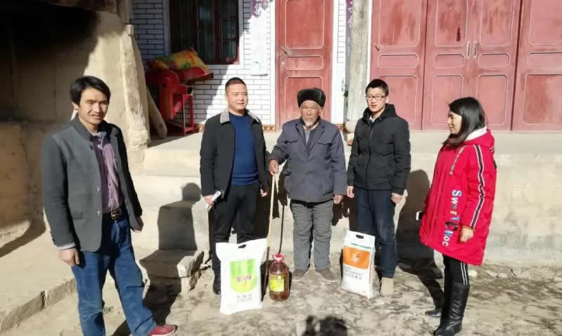 堅(jiān)持精準(zhǔn)幫扶，合力脫貧攻堅(jiān)——市龍江城鄉(xiāng)發(fā)展集團(tuán)、隴南太平洋財(cái)險(xiǎn)公司聯(lián)合開展幫扶文縣橋頭鎮(zhèn)安子坡村2019年春節(jié)慰問活動(dòng)