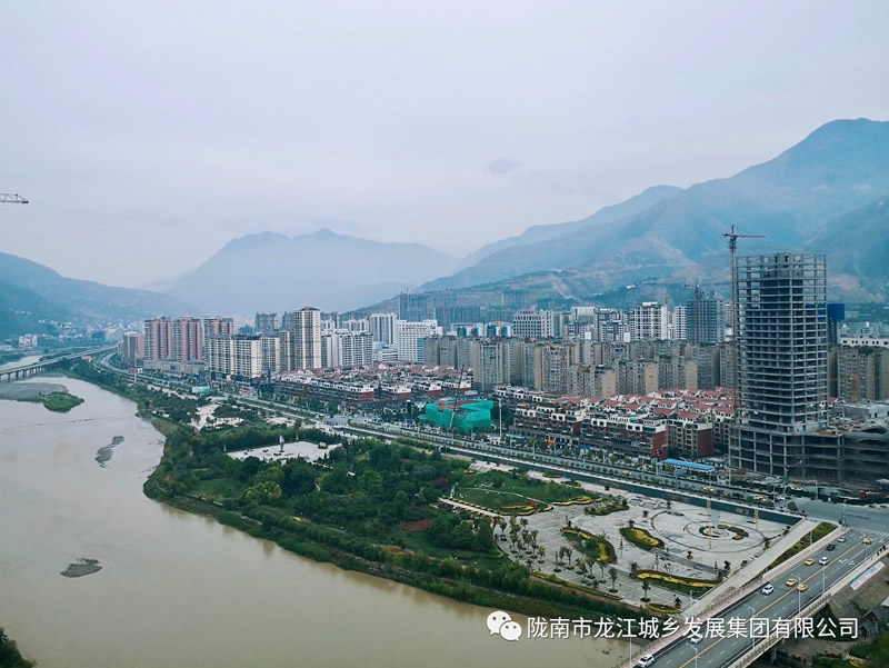 匠心傾注、喜封金頂——龍江?雙子座商住小區(qū)主體順利封頂