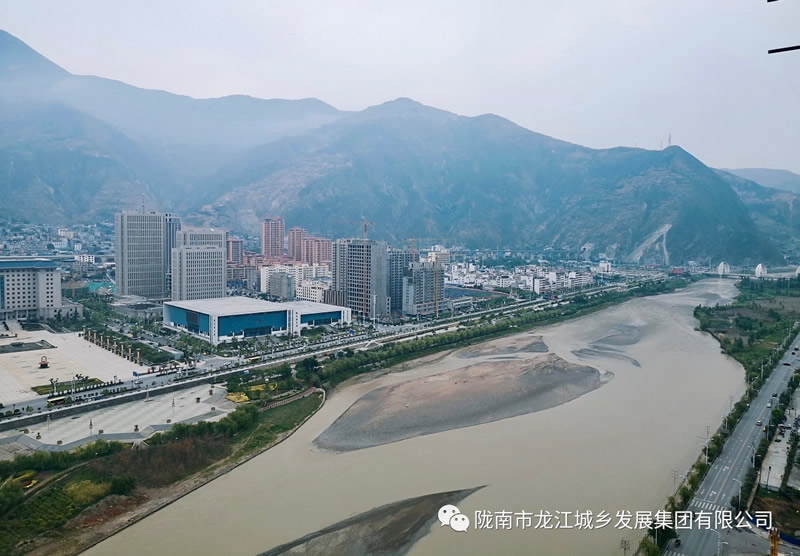 匠心傾注、喜封金頂——龍江?雙子座商住小區(qū)主體順利封頂