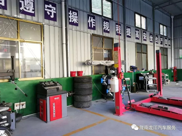 金錘鈑金，銀槍噴漆！龍江汽修值得信賴！