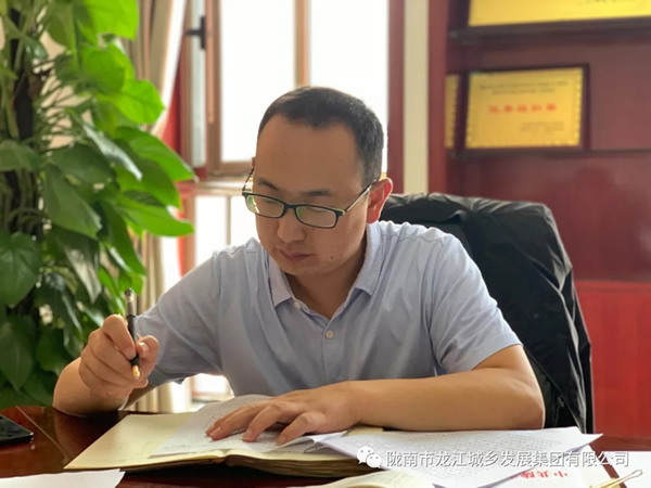 市龍江集團(tuán)“不忘初心、牢記使命”主題教育讀書班舉行結(jié)班式